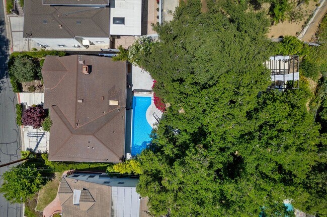 Building Photo - This beautifully updated 4-Bed, 2-Bath Hom...
