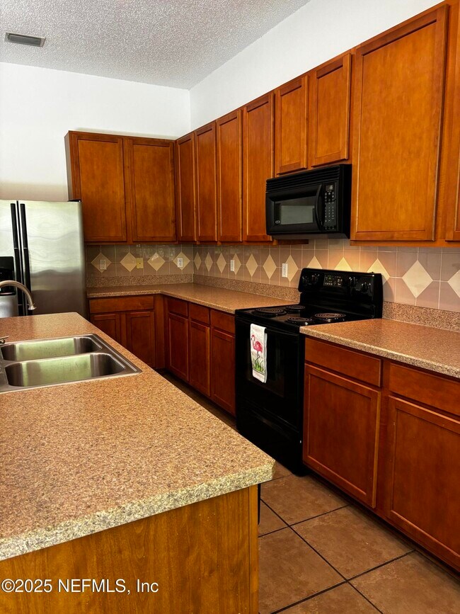 Building Photo - 872 Collinswood Dr