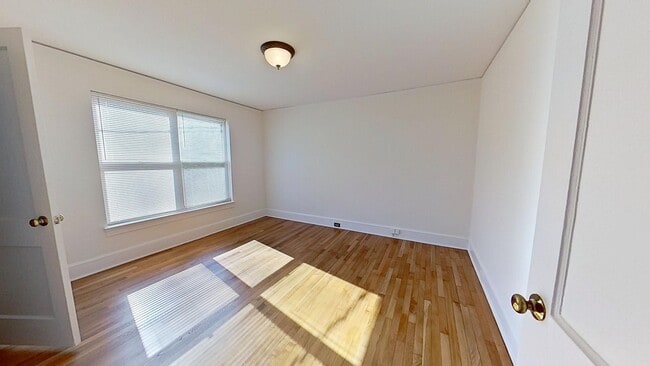 Building Photo - 2408 Providence Rd