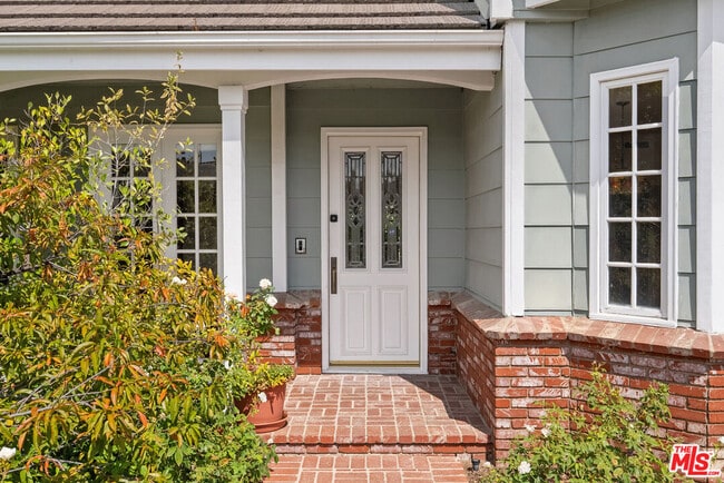 Building Photo - 18339 Linnet St