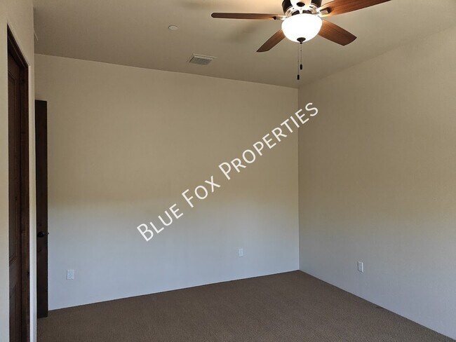 Building Photo - 13037 N Red Quail Pl