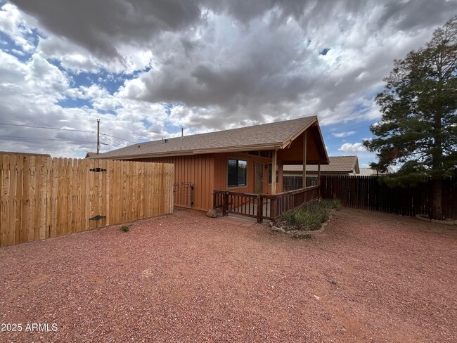 Building Photo - 10261 E La Palma Ave