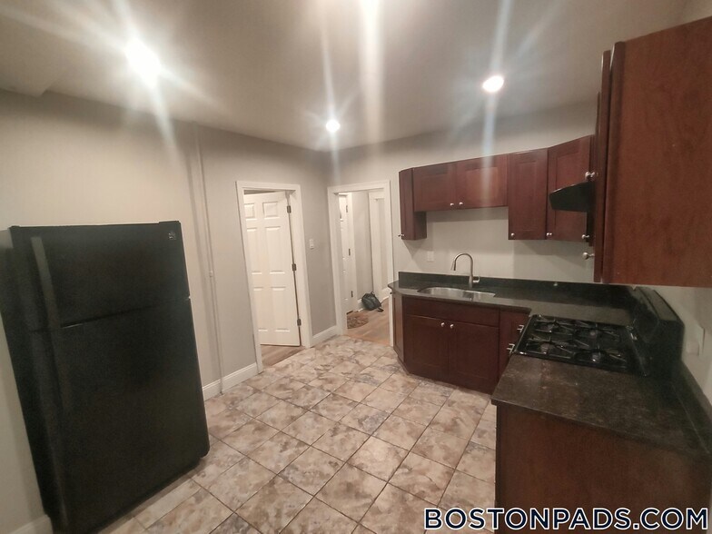 Building Photo - 42 Fenton St