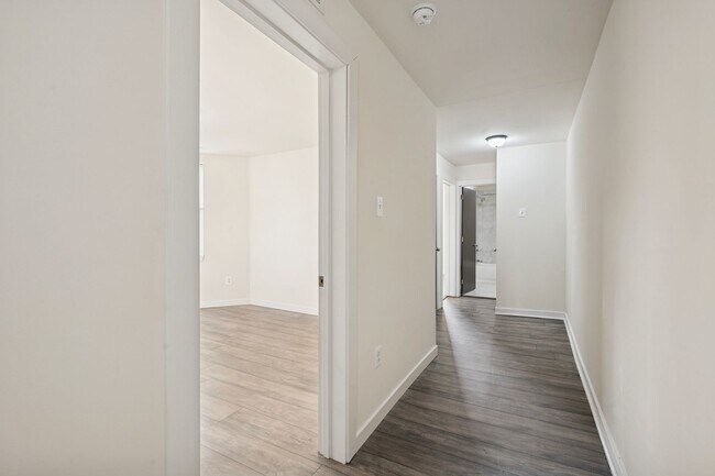 Building Photo - 876 Wynnewood Rd