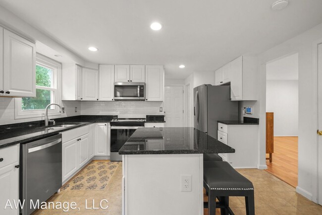 Building Photo - 4 br, 3.5 bath House - 14817 Soft Wind Dr