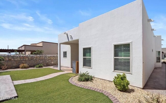 Building Photo - 14258 Loma Esmeralda