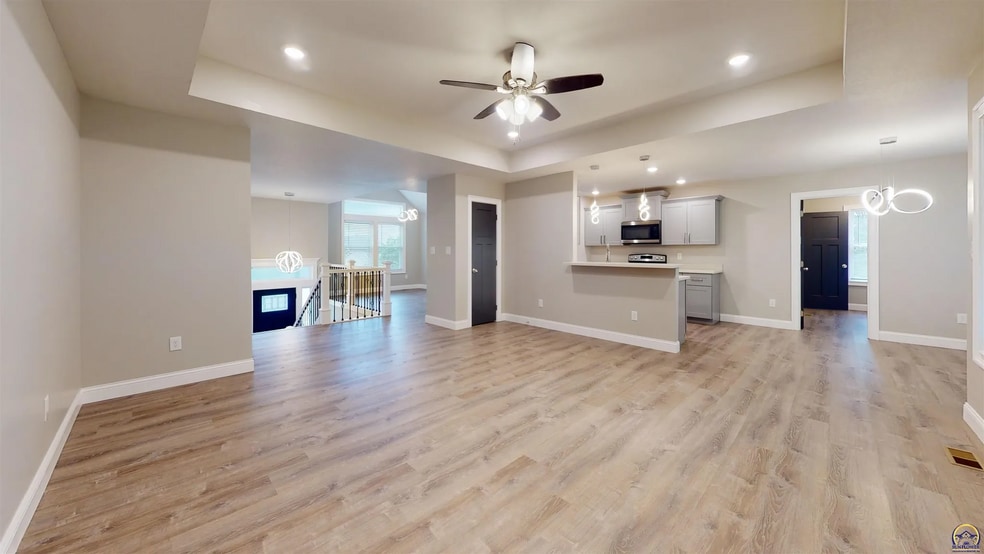 Building Photo - 3755 SW Summerfield Dr