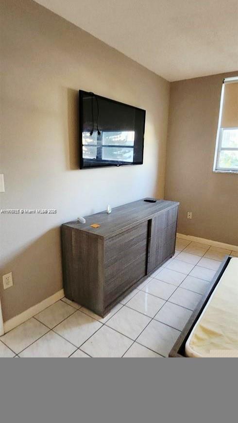 Building Photo - 2905 Point E Dr