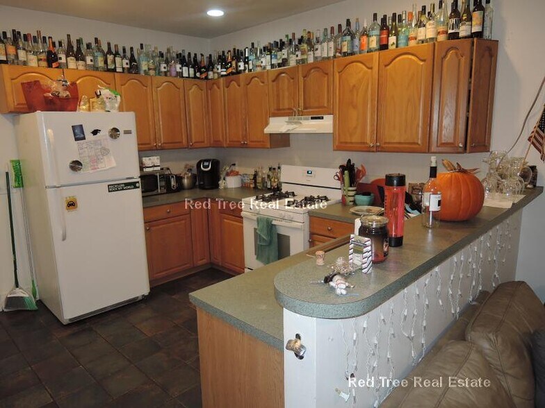 Building Photo - 51 Gardner St