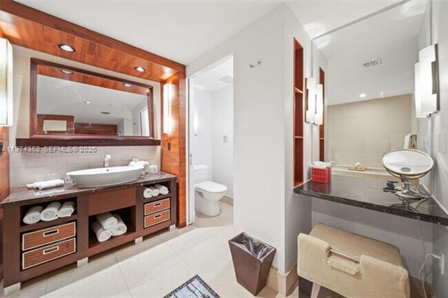 Building Photo - 6801 Collins Ave