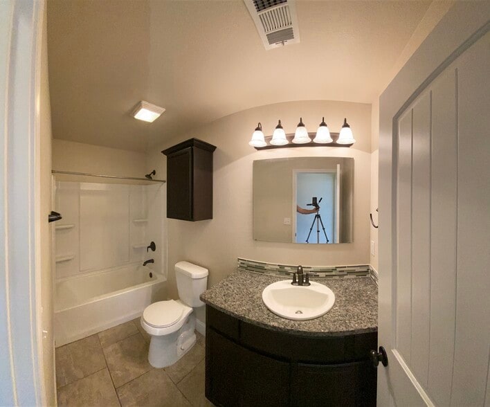 Bedroom 1 Bathroom - 6922 Ranch Hand Dr