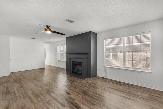 Building Photo - 9756 Seafarer's Way