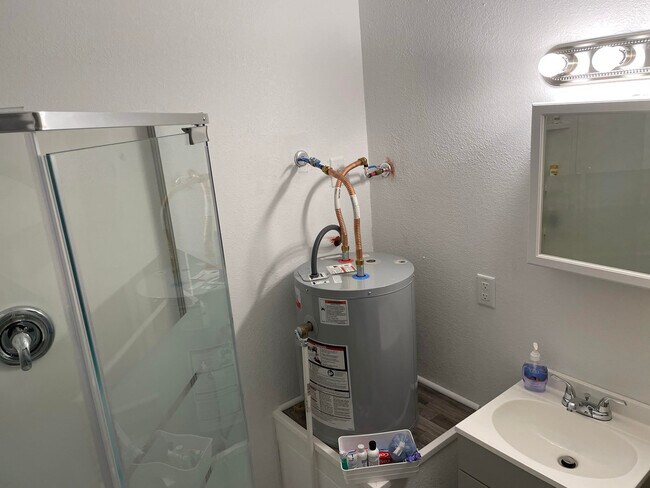 Building Photo - 400 Walker Dr