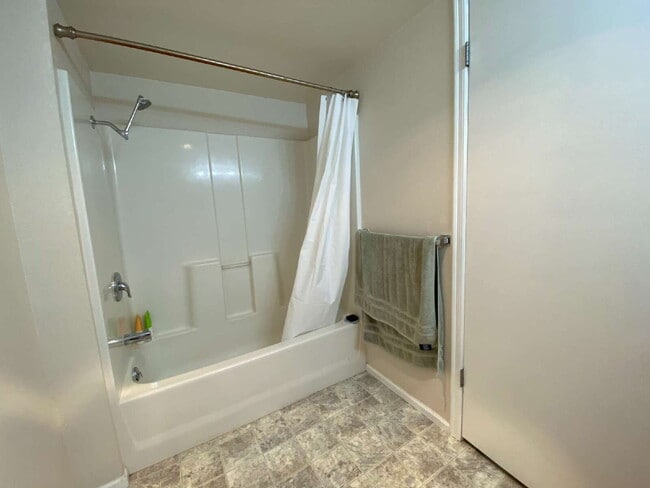 Building Photo - Downstairs Suite with Private Kitchen & Ba...