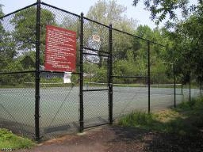 Building Photo - 300 Main St