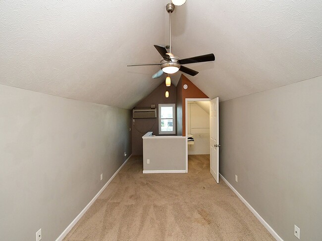 Building Photo - Elmwood Park Charmer