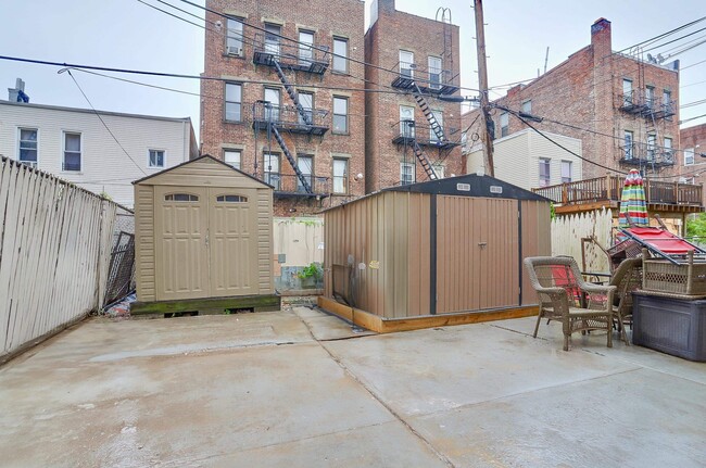 Building Photo - 206 48th St