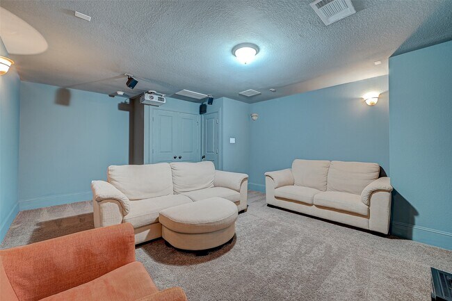 Building Photo - 10323 Hatcher Dr