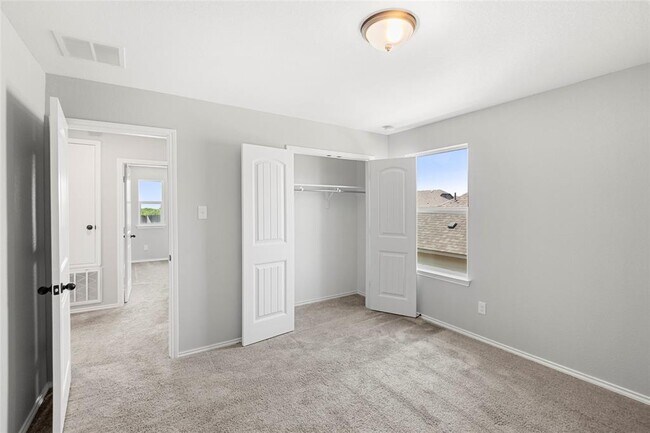 Building Photo - 117 W Point Way