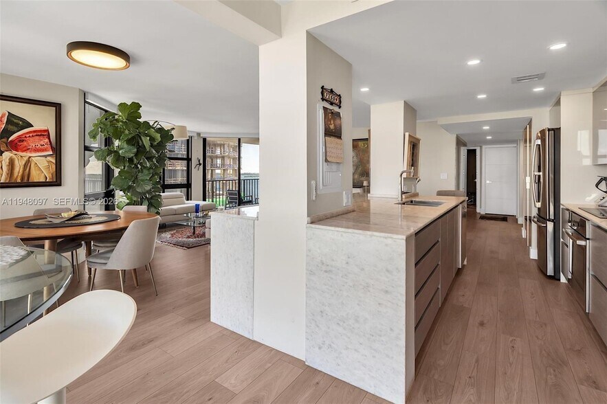 Building Photo - 1865 Brickell Ave