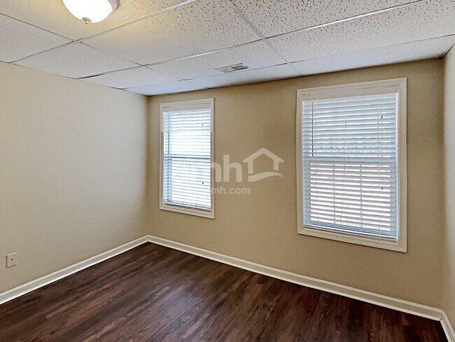 Building Photo - 4865 Lake Park Ln
