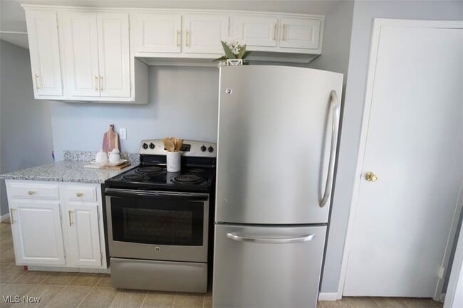 Building Photo - 211 Hilltop Dr