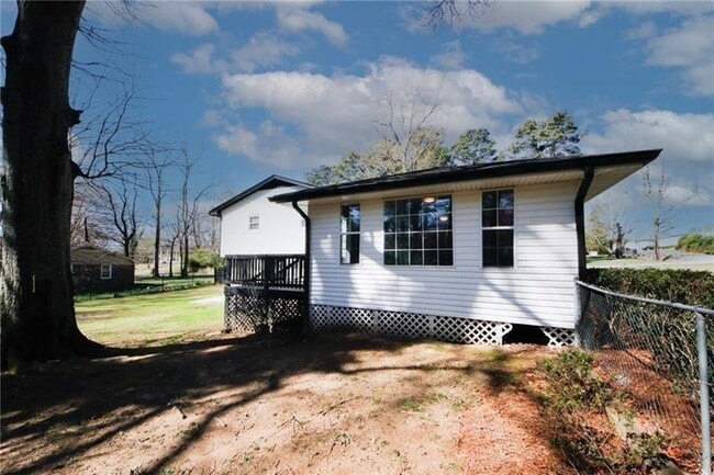 Building Photo - 1616 W Kellogg Cir