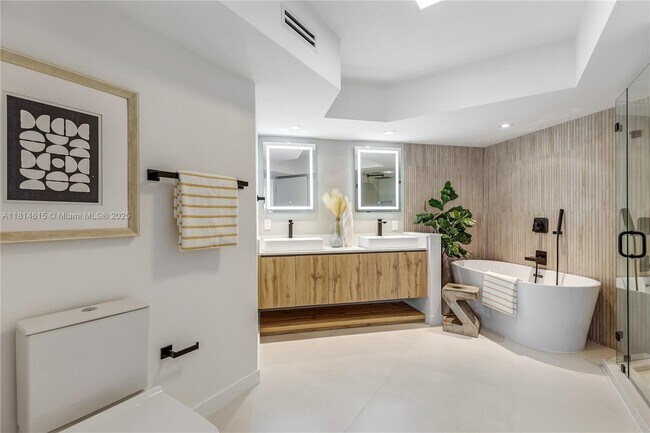 Building Photo - 6301 Collins Ave