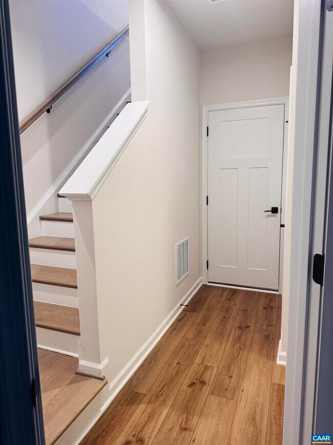 Building Photo - 2225 Woodburn Rd