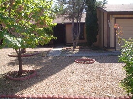 Building Photo - 7204 Avenida La Costa NE