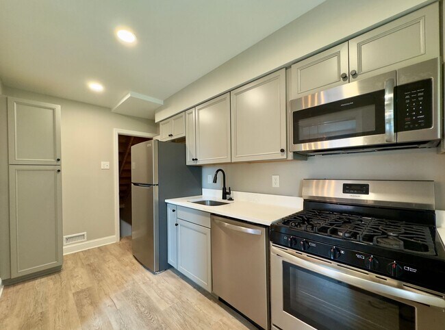 Building Photo - 205 Sipple Ave