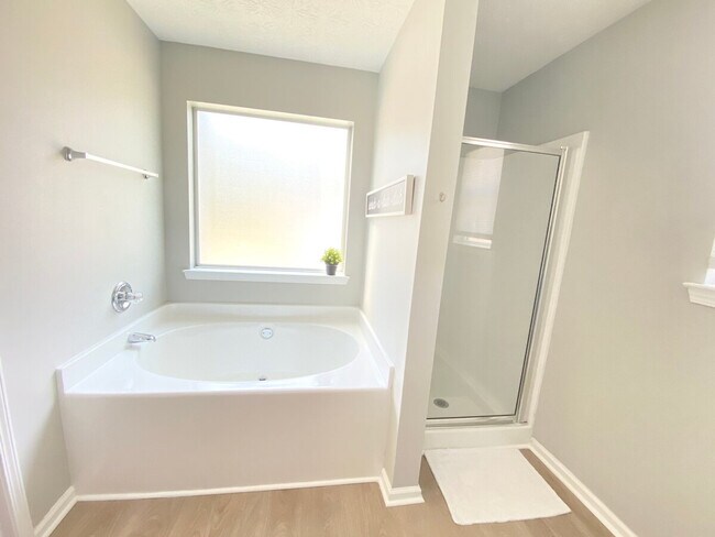 Building Photo - 220 Brookstone Trail