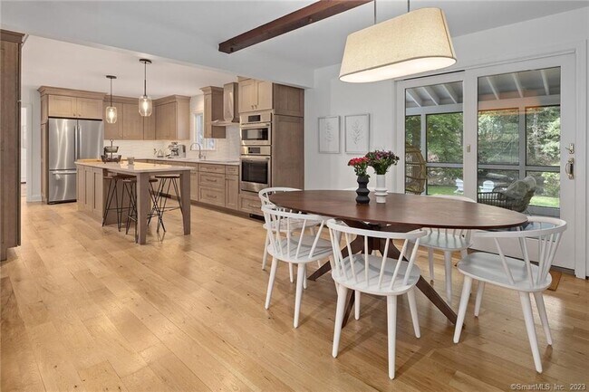 Building Photo - 33 Riverfield Dr