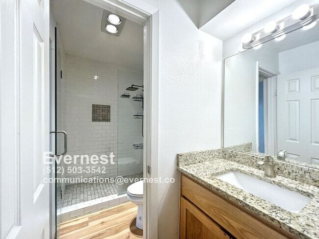 Building Photo - 707 Valley View Dr