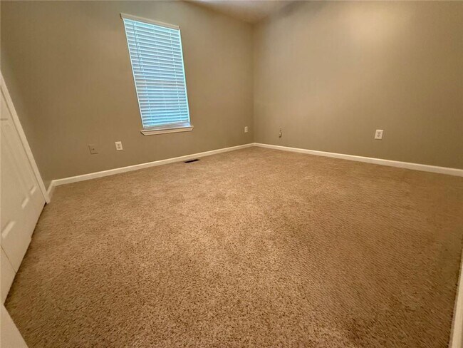 Building Photo - 6330 Oak View Dr