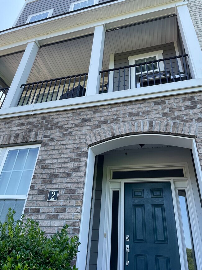 Building Photo - 2 Capital Trail Row