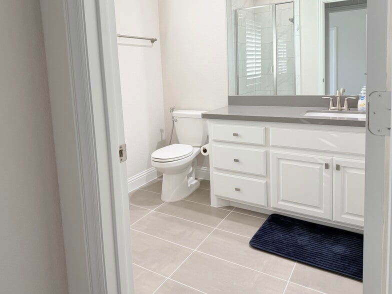 Building Photo - 6817 Golf Club Dr