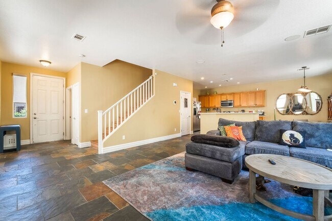 Building Photo - Charming 3 Bedroom Home in the Heart of So...