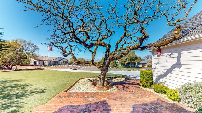 Building Photo - Large Custom Bennett Valley Home with Pool