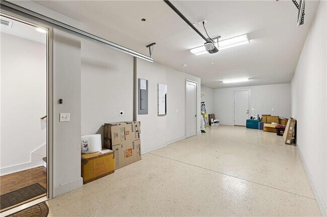 Building Photo - 115 Cityview Ct NE