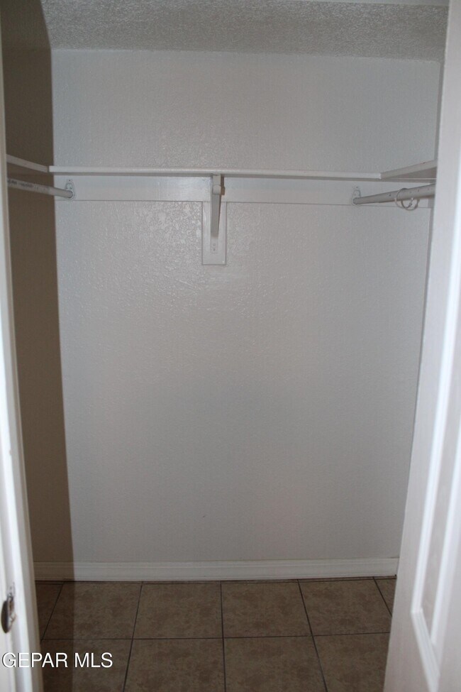 Building Photo - 1743 Lomaland Dr