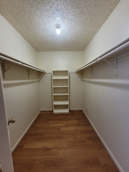 Building Photo - 6303 Windsor Castle