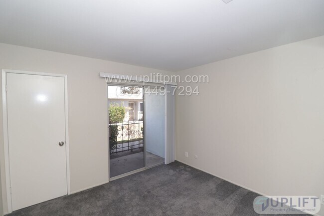Building Photo - 2 Bedroom 1.5 Bath Home in 55+ Community