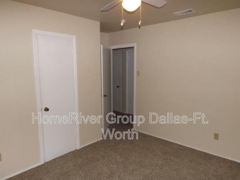 Building Photo - 5720 Bluffman Dr