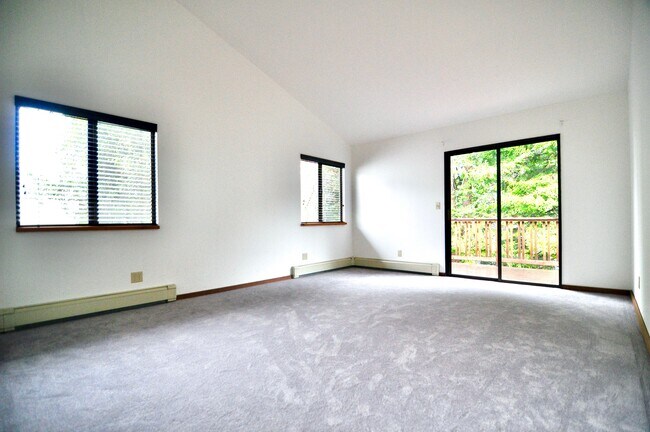 Building Photo - 611 La Honda Ct