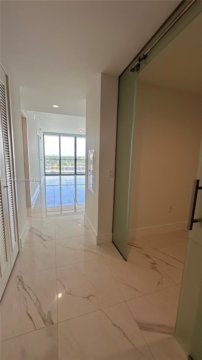 Building Photo - 1170 E Hallandale Beach Blvd