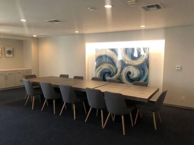 Building Photo - Large 1 bedroom 1 bath in Luxury High Rise...