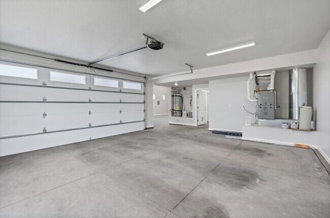 Building Photo - 2579 S Wilson Dr