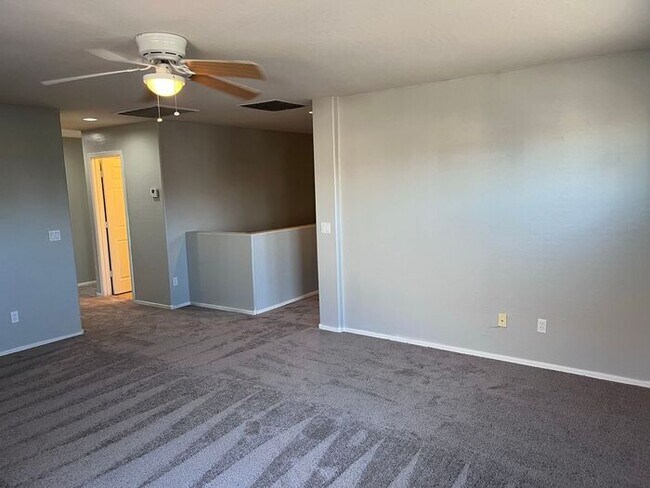 Building Photo - 5 bed 3 bath 3 car garage in San Tan Valley