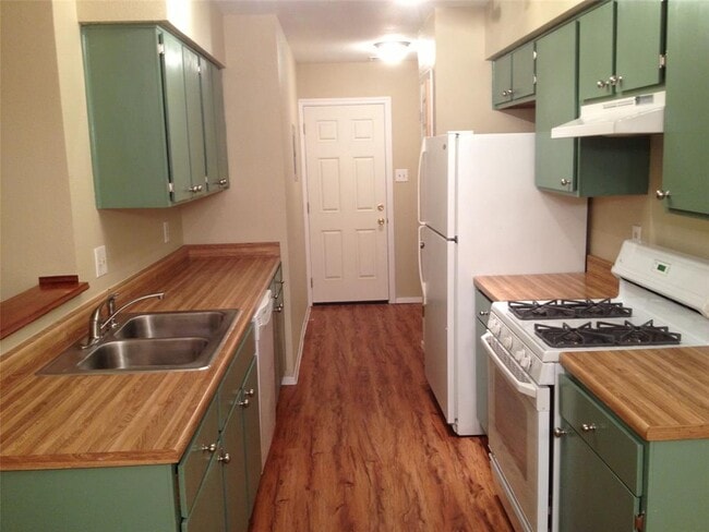 Building Photo - 403 Cypress Ln